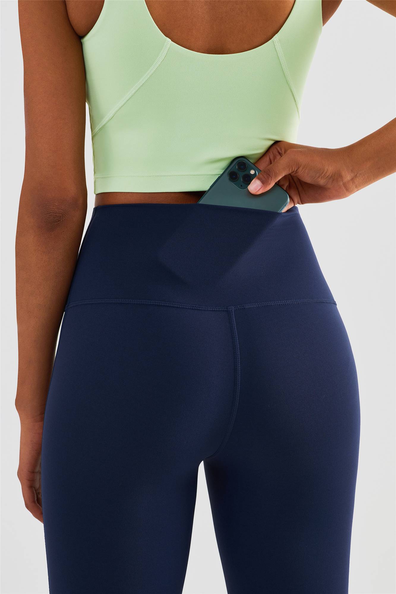 No Front Seam Leggings with Hidden Pocket by bornfocus