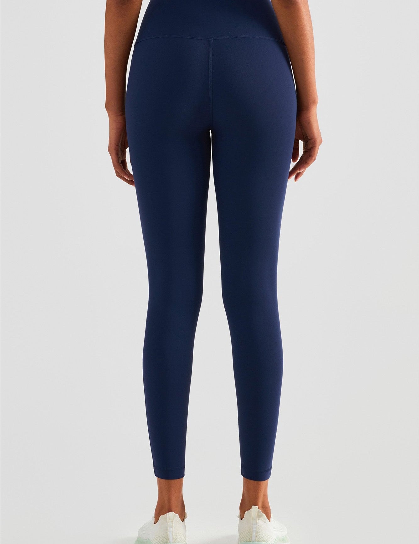 No Front Seam Leggings with Hidden Pocket by bornfocus