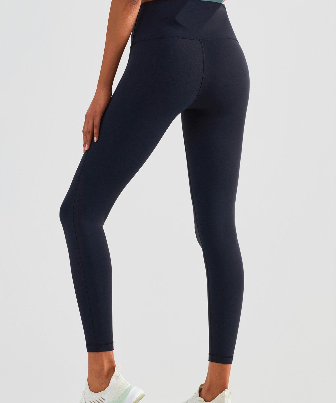 No Front Seam Leggings with Hidden Pocket by bornfocus