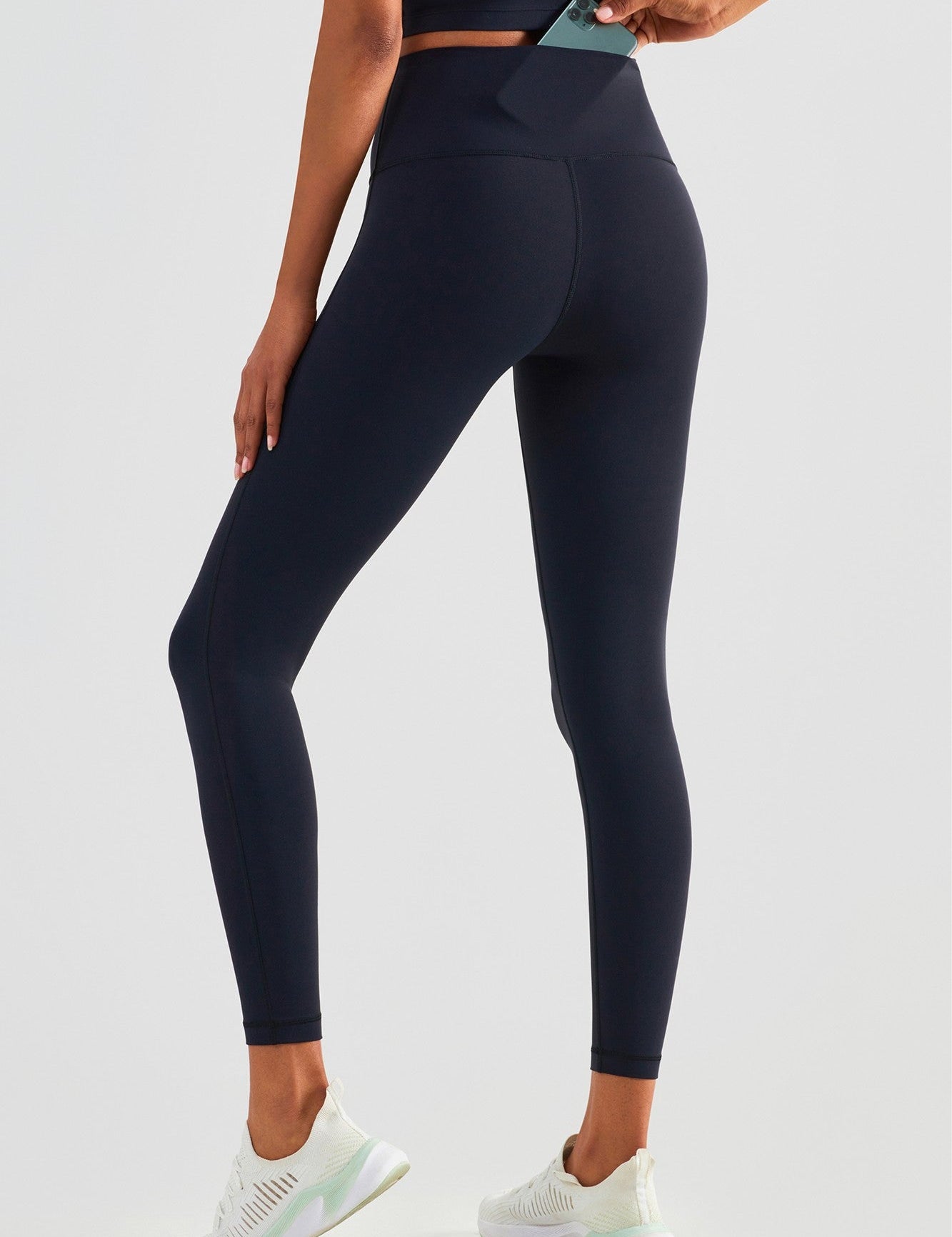 No Front Seam Leggings with Hidden Pocket by bornfocus