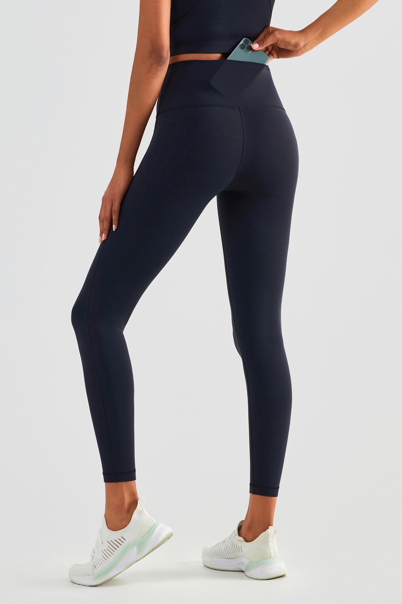 No Front Seam Leggings with Hidden Pocket by bornfocus