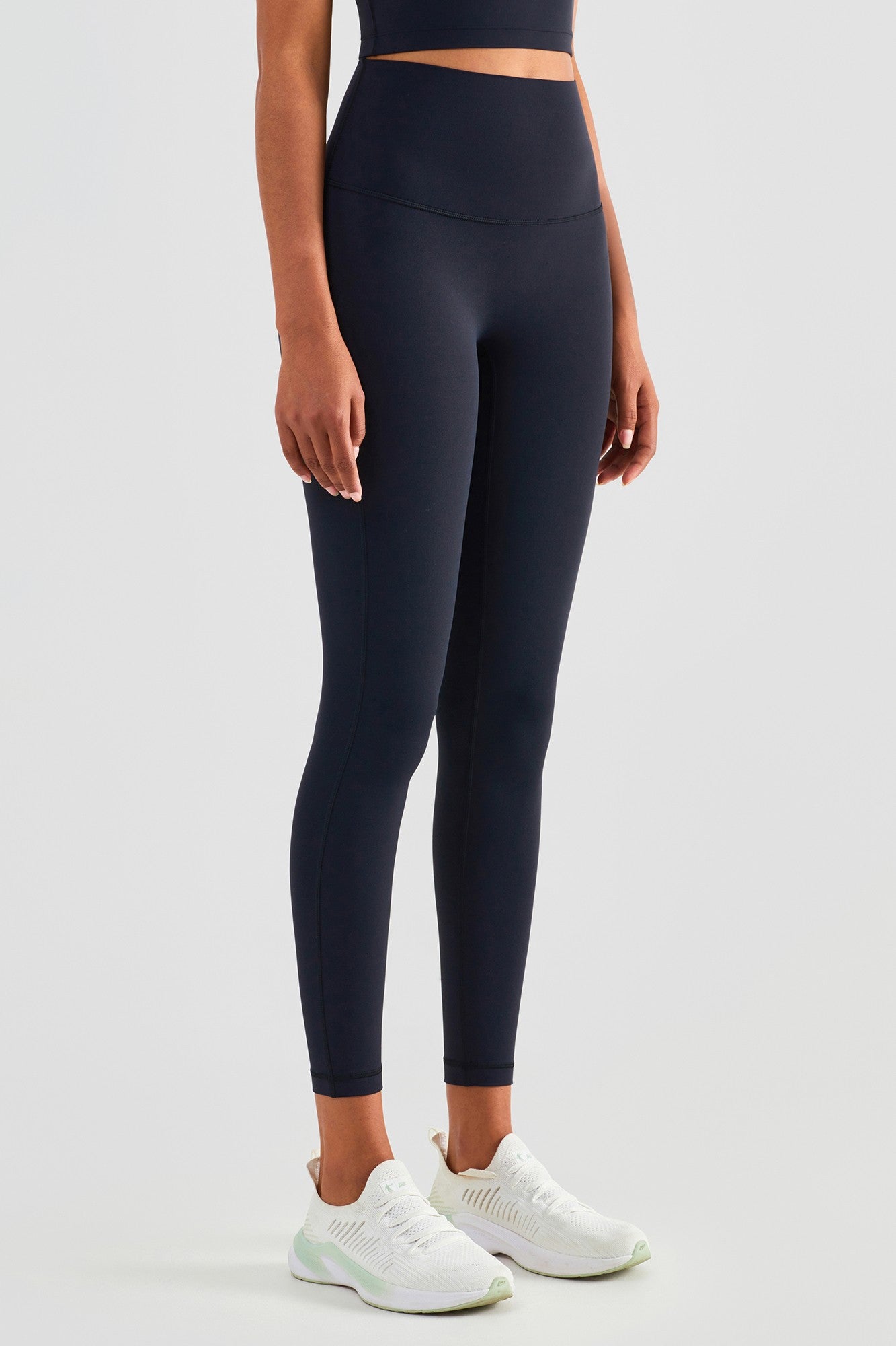 No Front Seam Leggings with Hidden Pocket by bornfocus