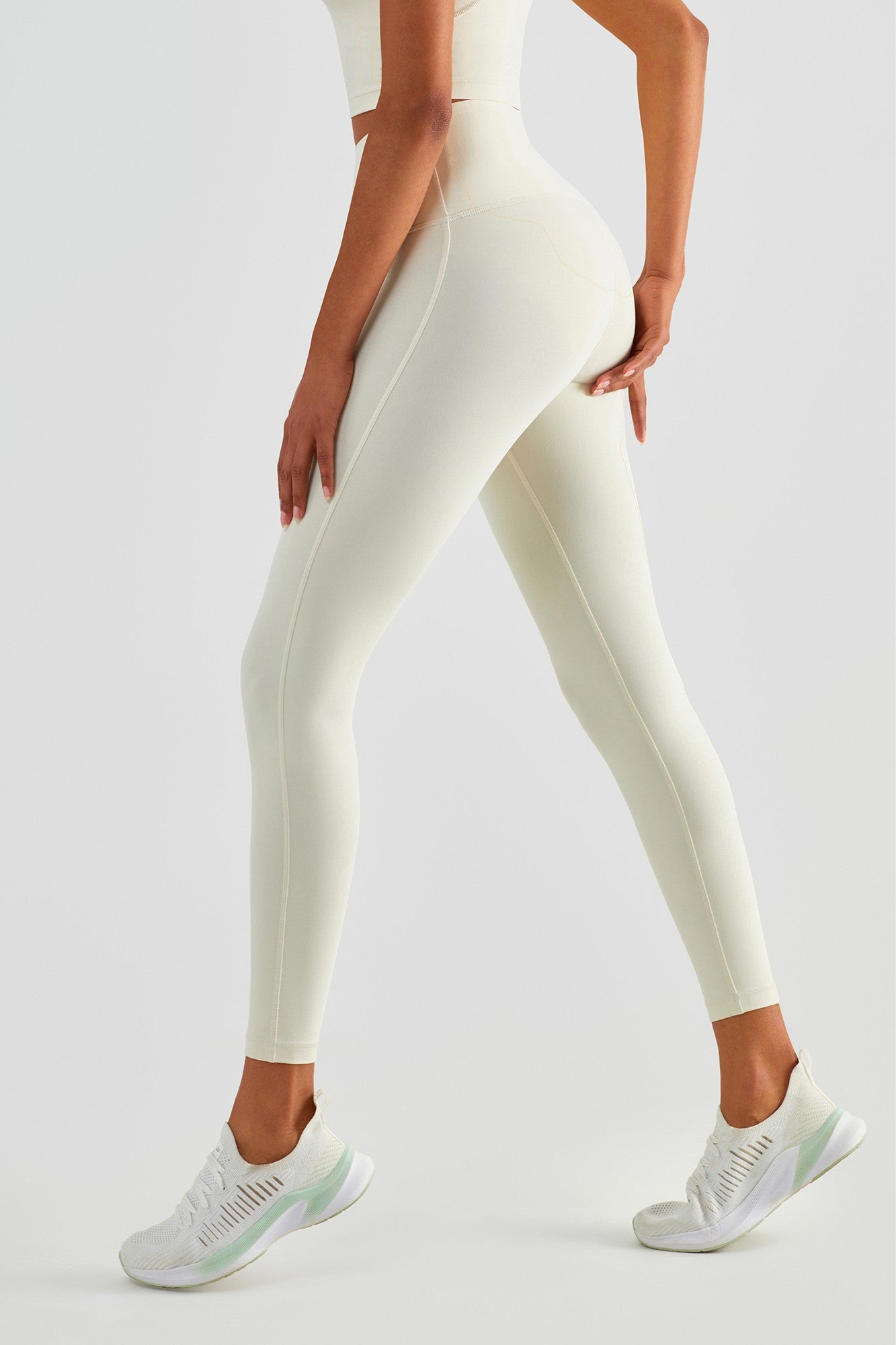 No Front Seam Leggings with Hidden Pocket by bornfocus