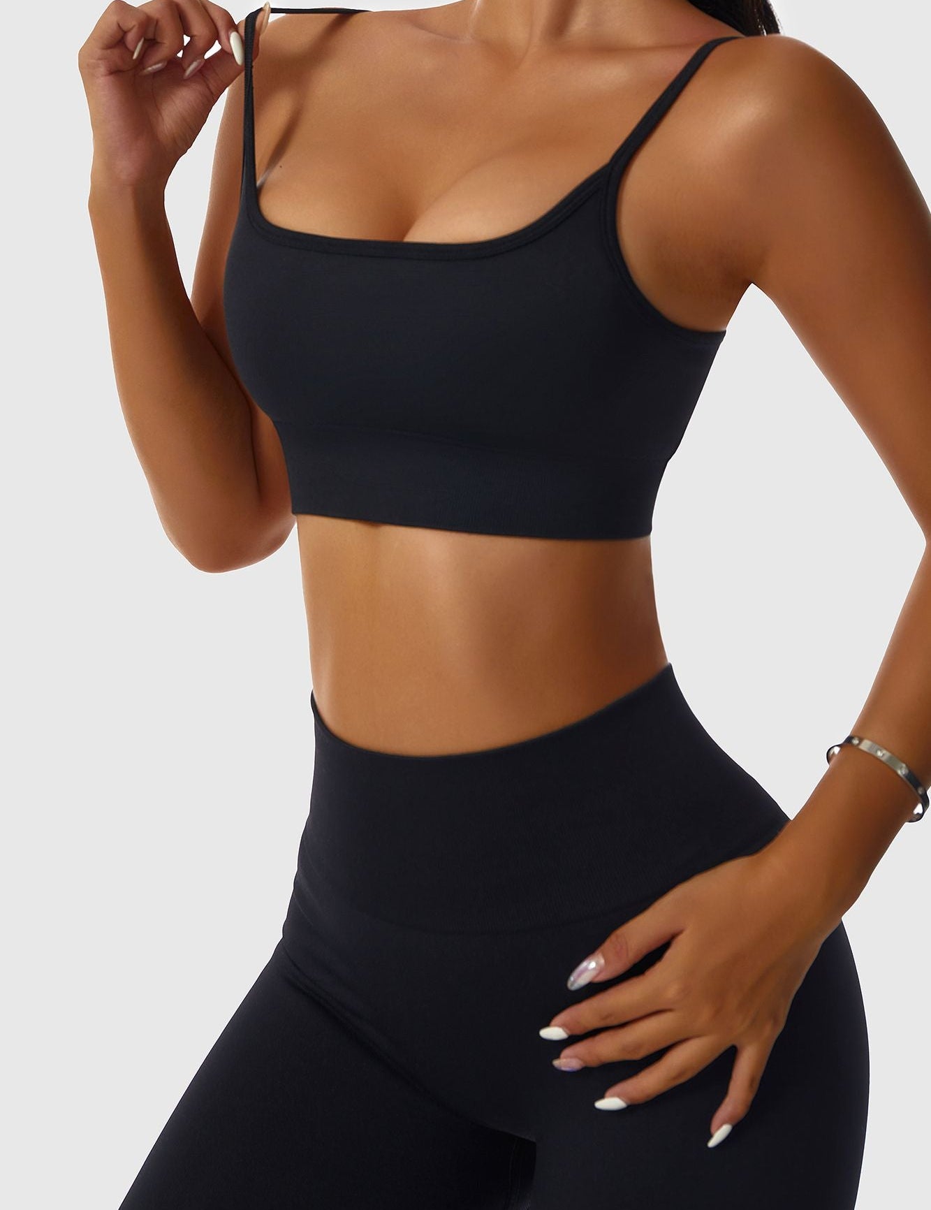 Seamless Scoop Neck Sports Bra by bornfocus