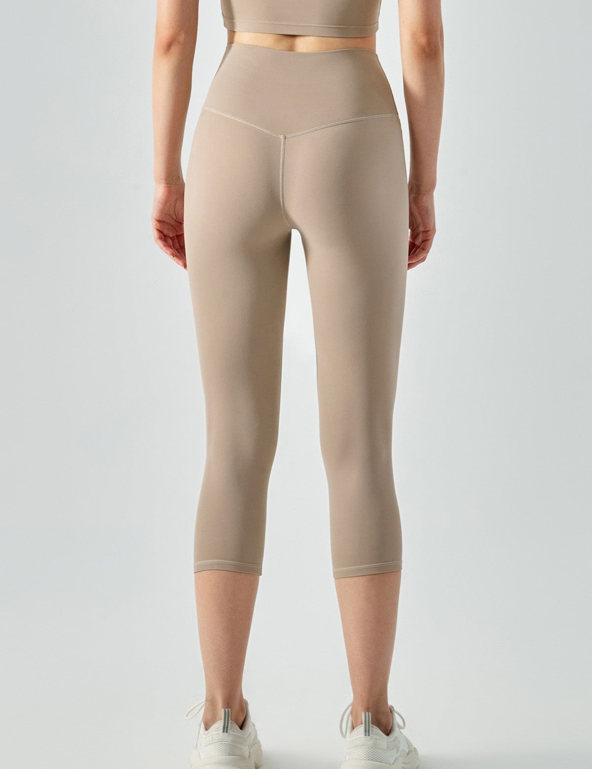 No Front Seam Capri Leggings by bornfocus