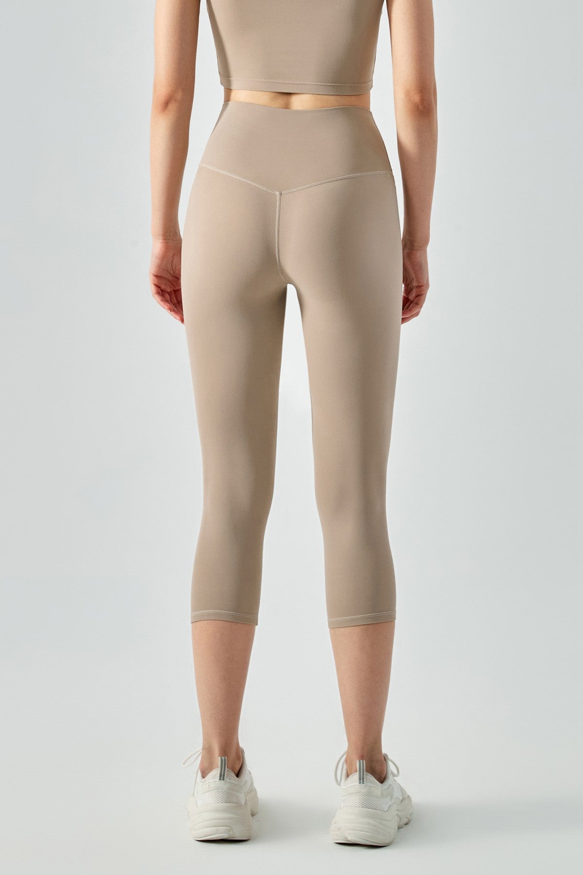 No Front Seam Capri Leggings by bornfocus