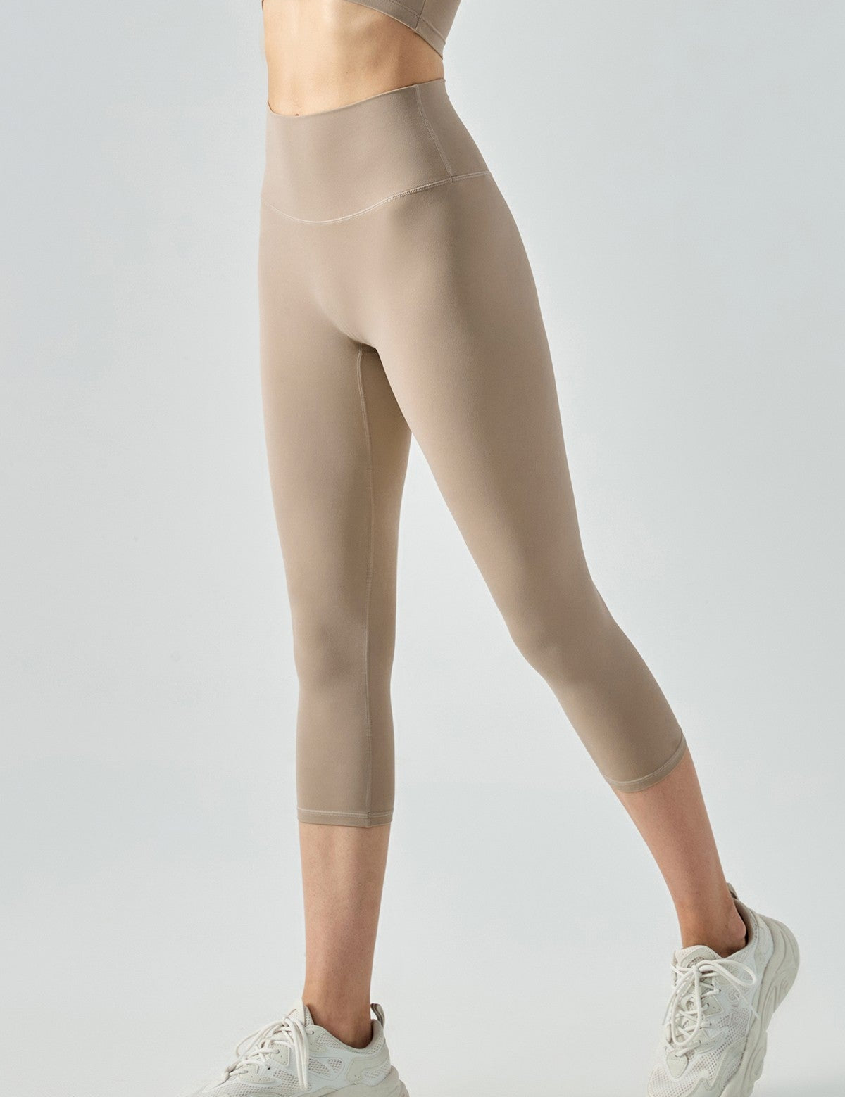 No Front Seam Capri Leggings by bornfocus