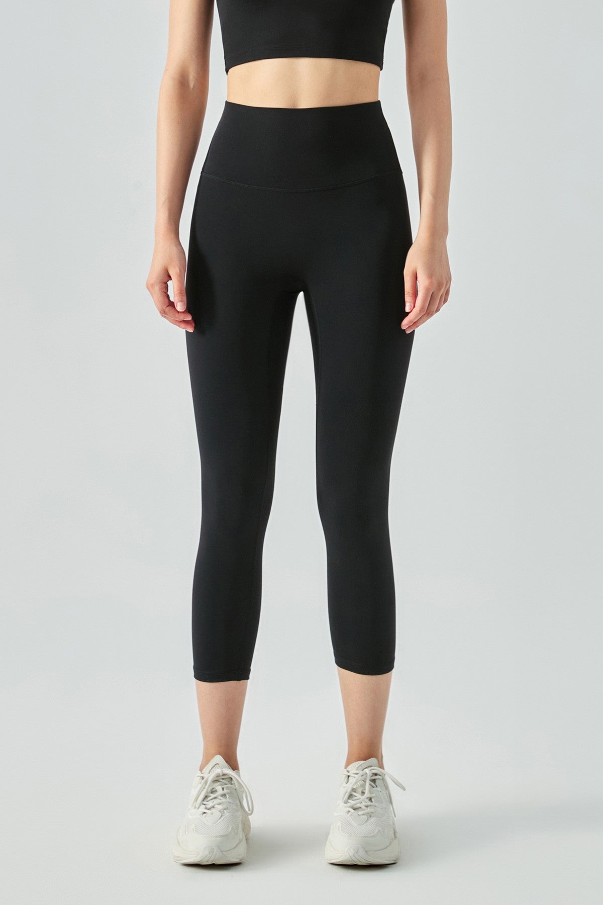 No Front Seam Capri Leggings by bornfocus