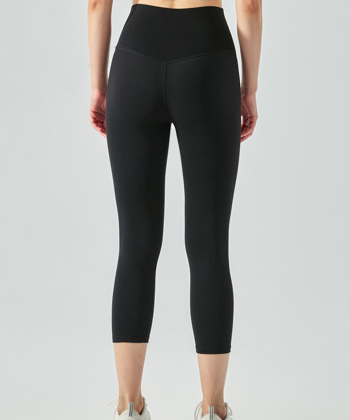 No Front Seam Capri Leggings by bornfocus