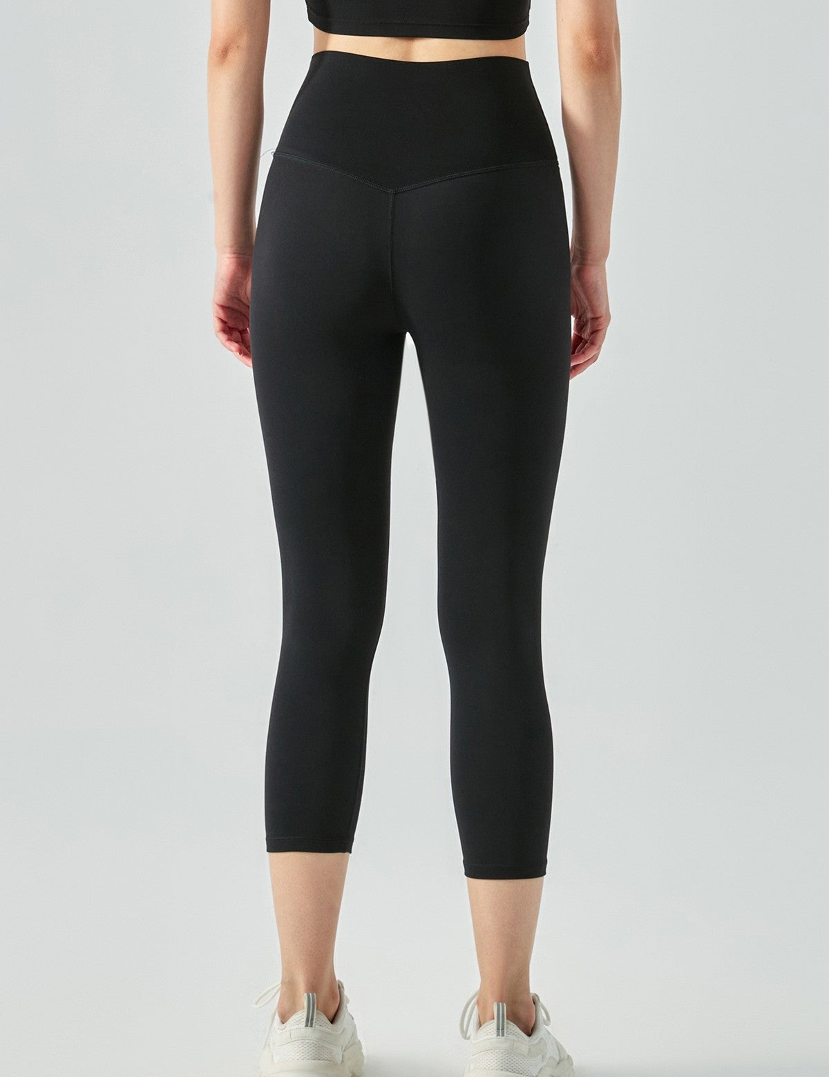 No Front Seam Capri Leggings by bornfocus