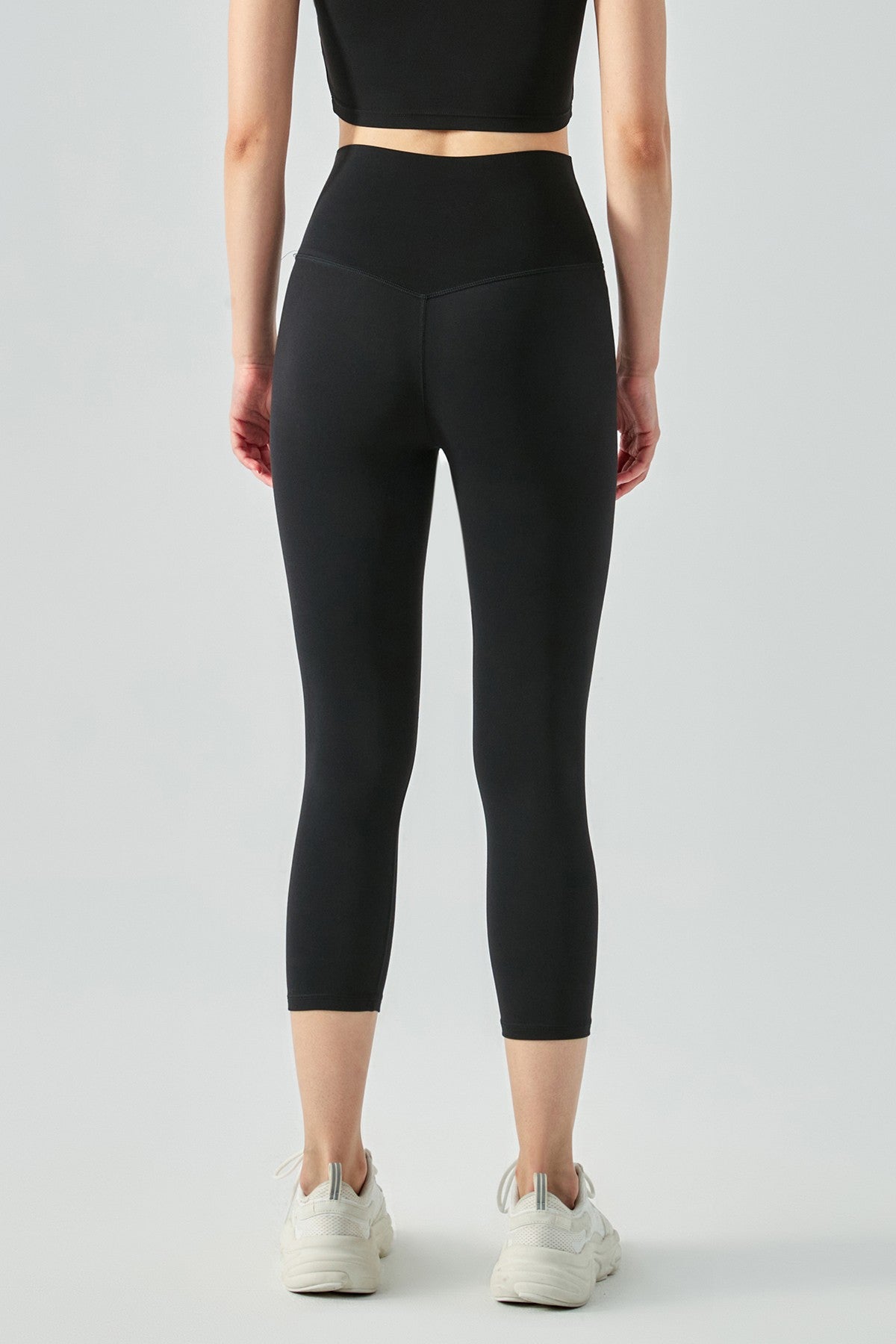 No Front Seam Capri Leggings by bornfocus