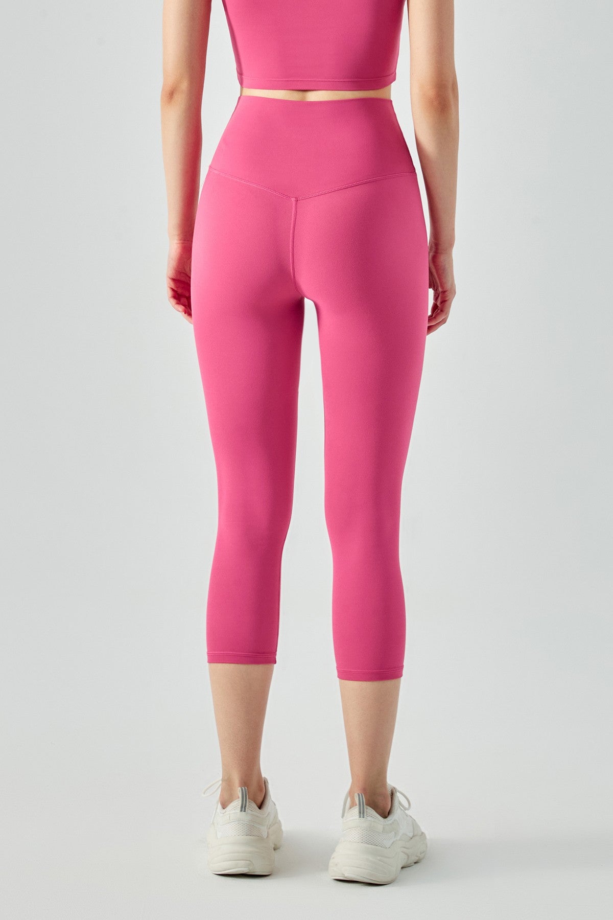 No Front Seam Capri Leggings by bornfocus