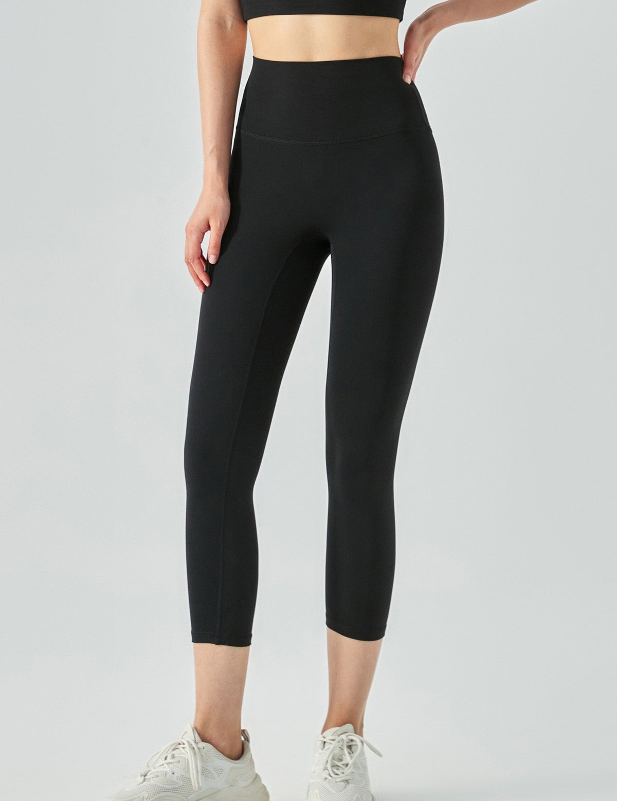 No Front Seam Capri Leggings by bornfocus