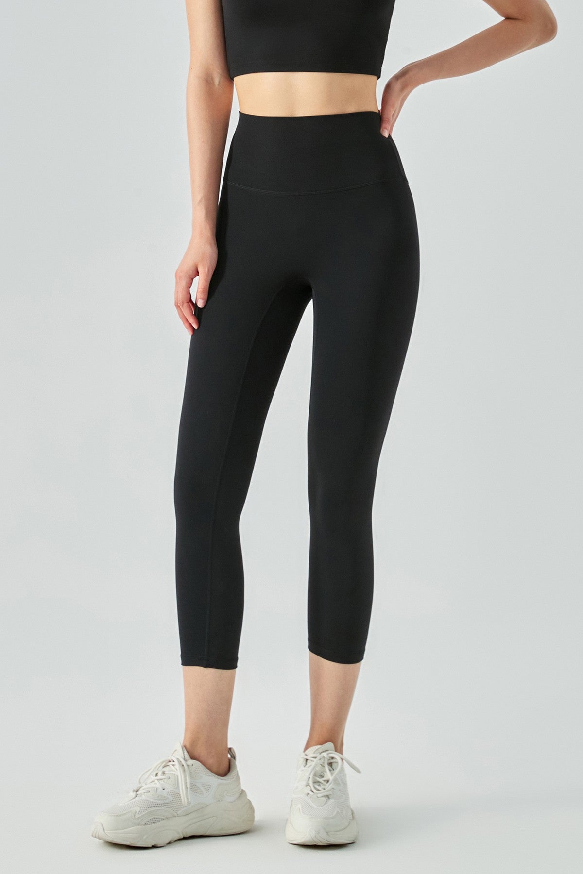 No Front Seam Capri Leggings by bornfocus