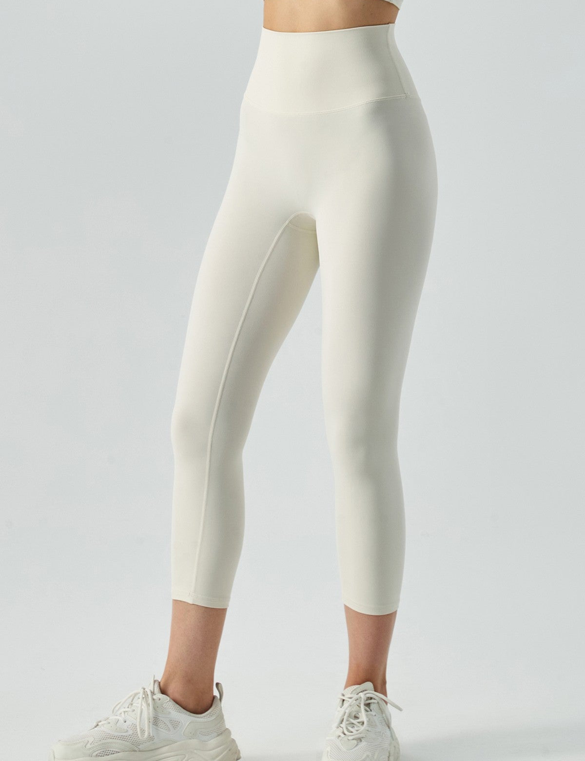 No Front Seam Capri Leggings by bornfocus