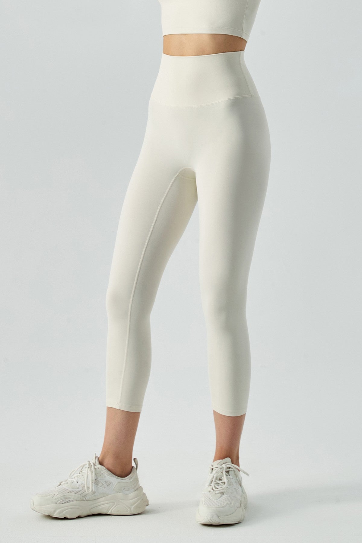 No Front Seam Capri Leggings by bornfocus