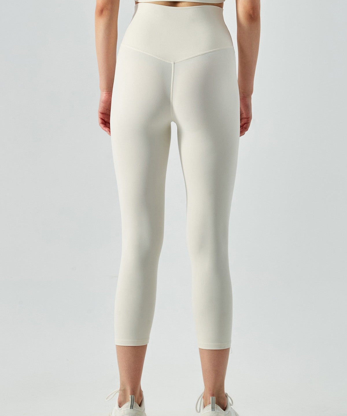 No Front Seam Capri Leggings by bornfocus