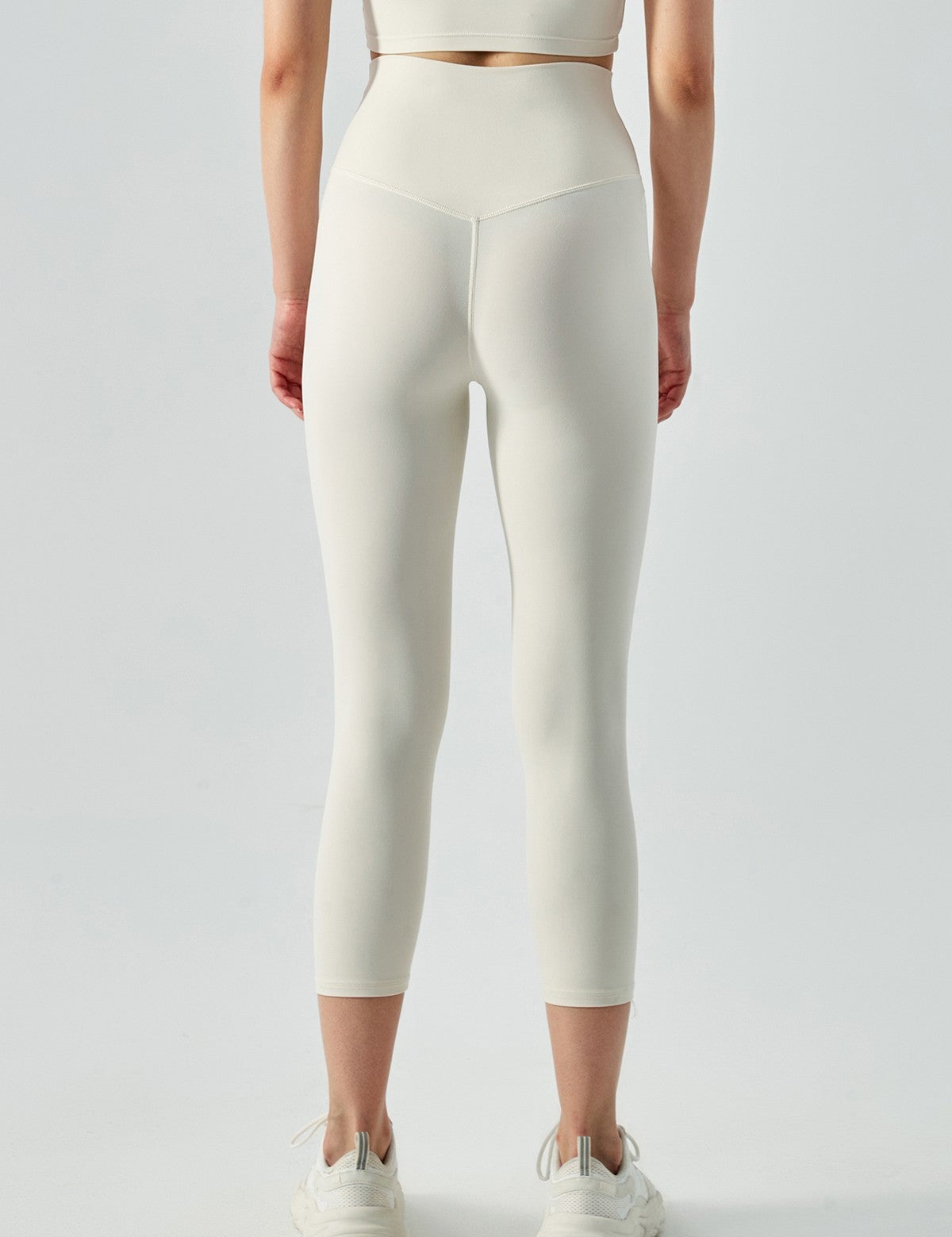 No Front Seam Capri Leggings by bornfocus