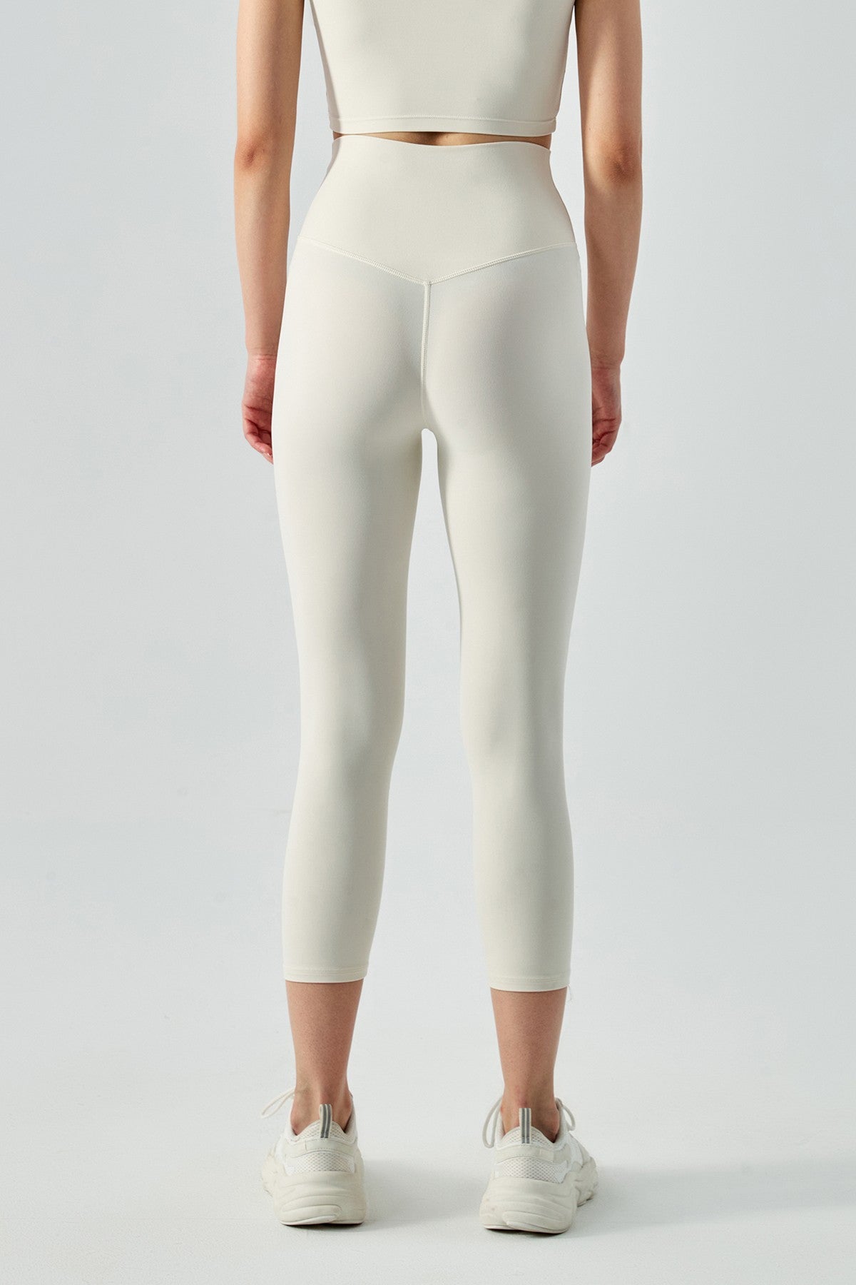 No Front Seam Capri Leggings by bornfocus