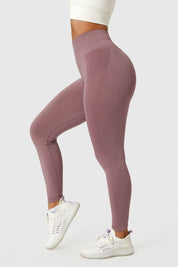 Seamless High-Rise Scrunch Legging by bornfocus