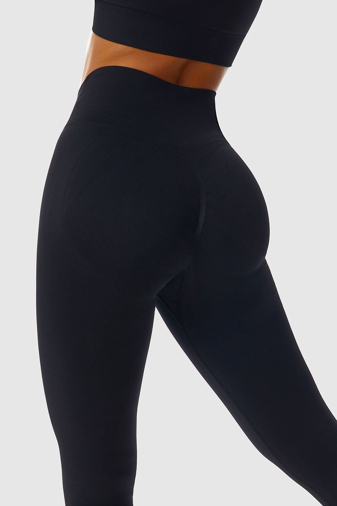 Seamless Scrunch Butt Leggings by bornfocus